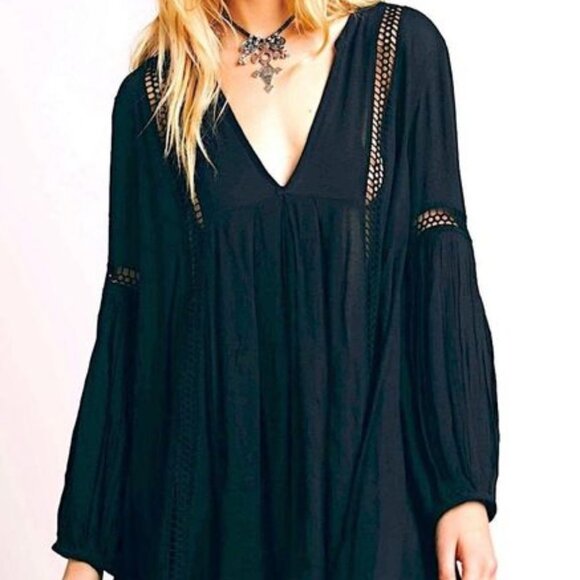 FREE PEOPLE BLACK BABYDOLL LACE INSET TUNIC TOP OVERSIZED MEDIUM 100% RAYON - Picture 8 of 8